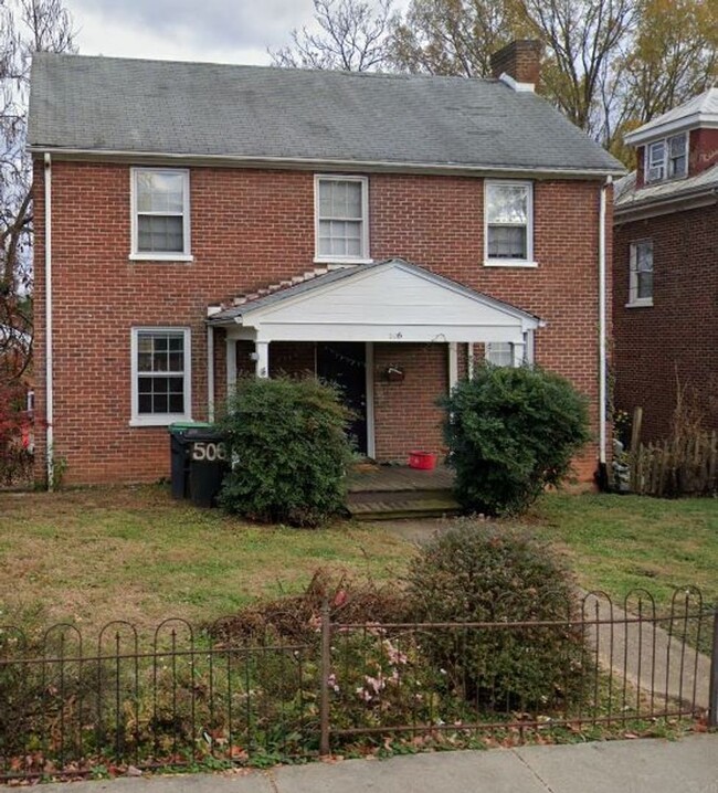 Building Photo - 2025-2026 School Year / 8 Bdrm / 3 Bath St...