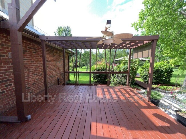 Building Photo - 380 Tremain Dr