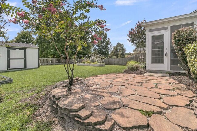 Building Photo - 403 Dovetail Cir