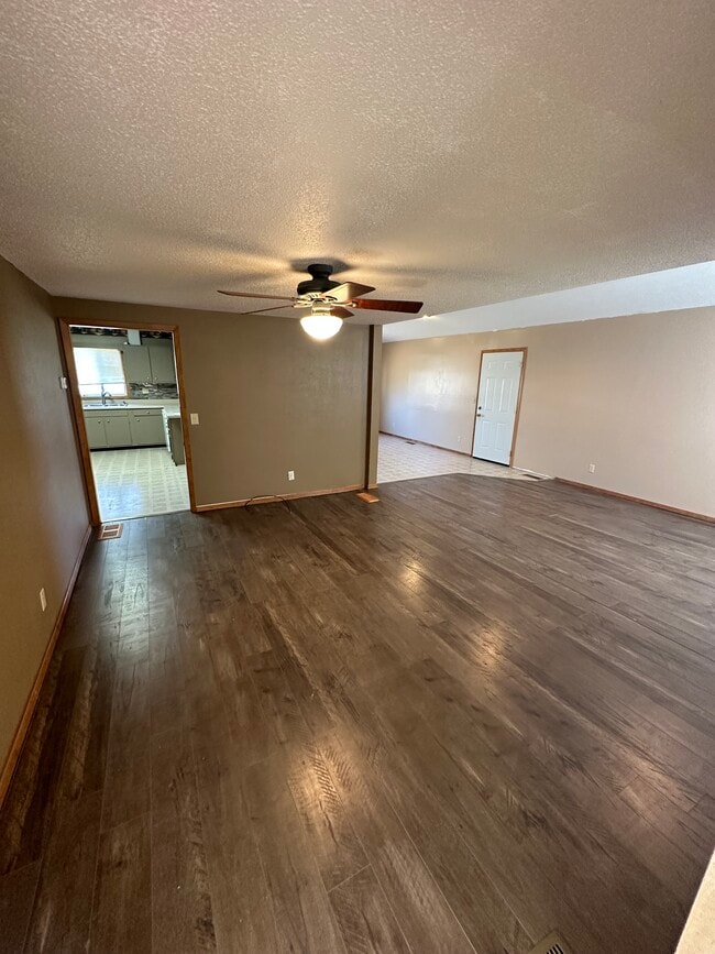 Building Photo - 1010 E 3rd St