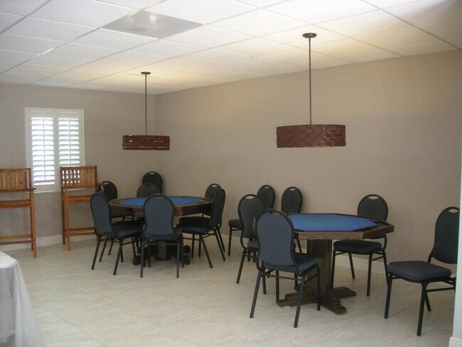 Building Photo - 2600 SW 22nd Ave