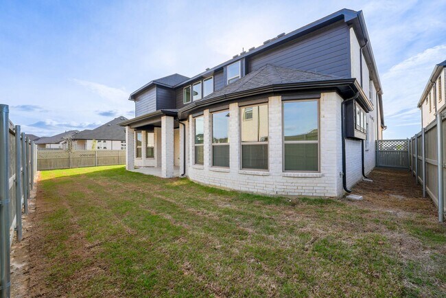 Building Photo - Must See 5 Bed 4.5 Bath in Northlake