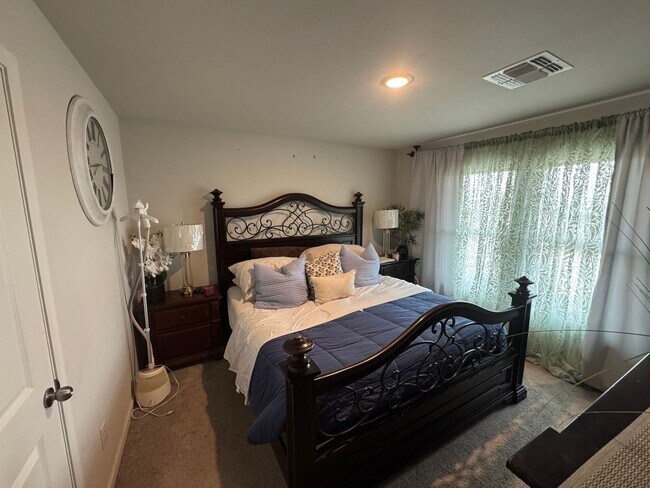 Building Photo - 470 Reizen Dr