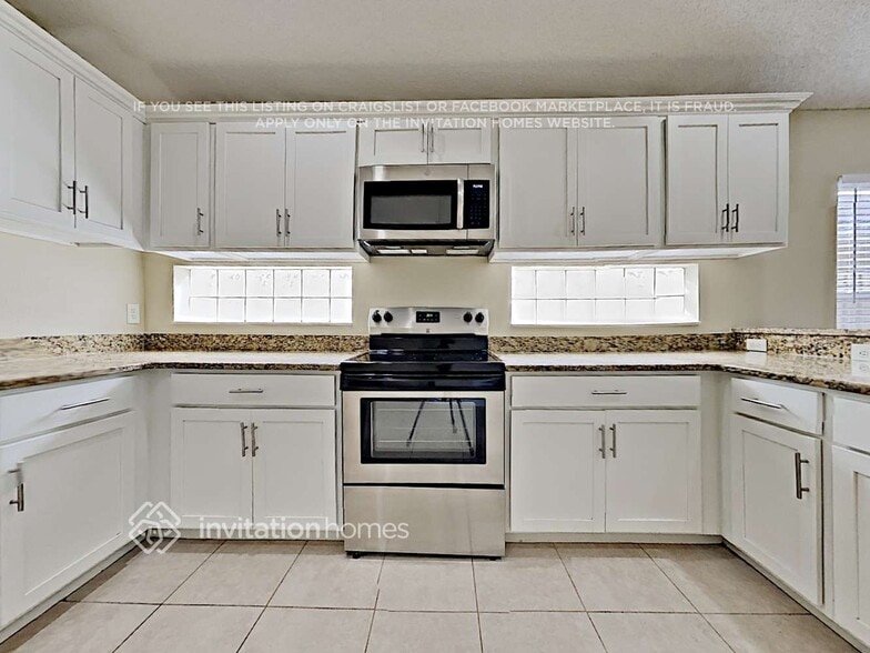Building Photo - 5745 Los Palma Vista Dr