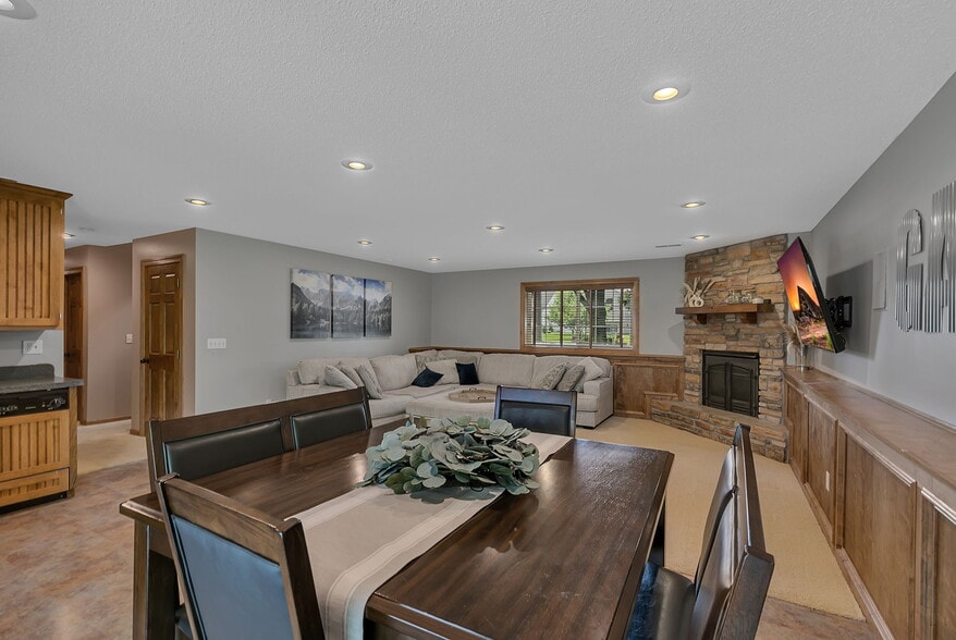 Building Photo - 1419 Hillside Ct