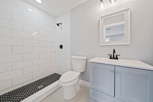 Building Photo - 13 Broadway