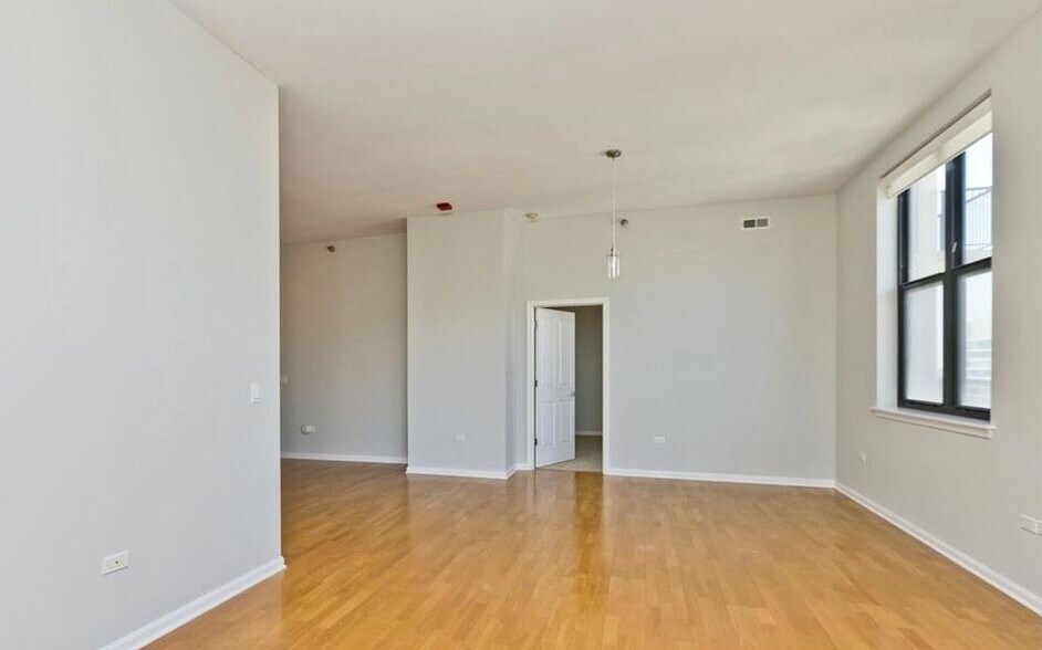 Building Photo - 1464 S Michigan Ave