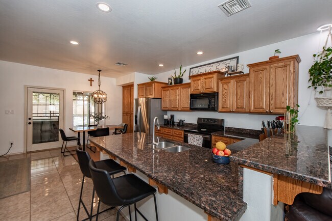 Building Photo - 4540 Jojoba Ave