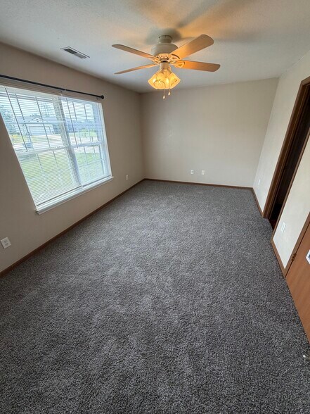 Building Photo - 1216 Wolf Run Ct