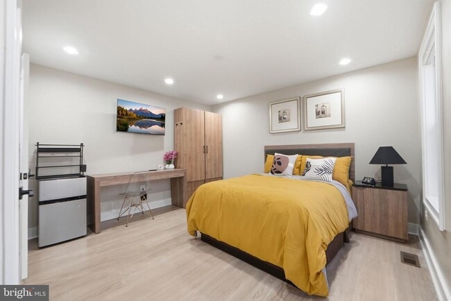 Building Photo - 6314 Barrs Ln