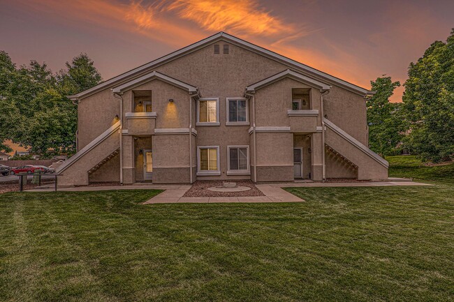 Primary Photo - 2 bed, close to Ft Carson, newer paint and...