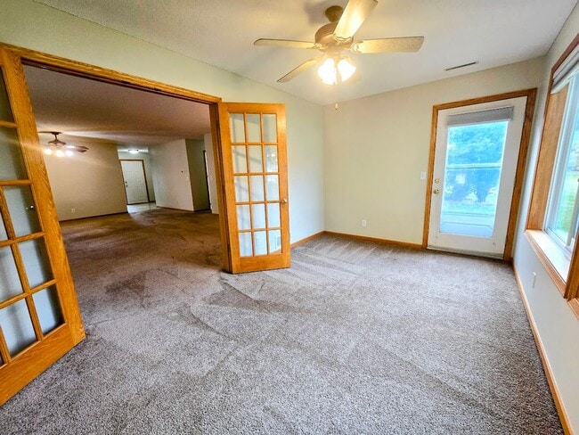 Building Photo - Charming 2-Bedroom, 2-Bathroom Home with Sunroom & Patio in Woodbury, MN