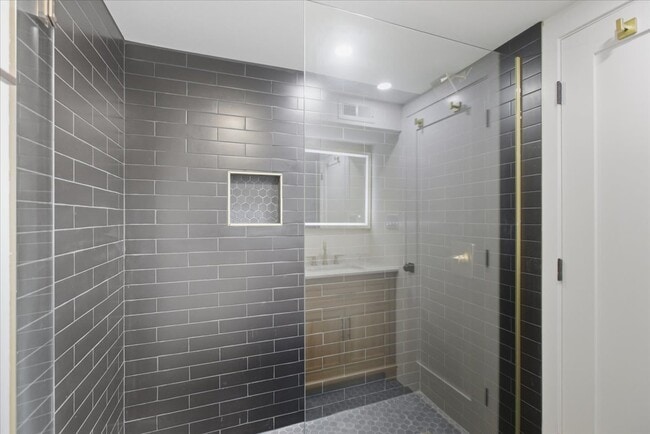 Building Photo - 4636 N Hamilton Ave