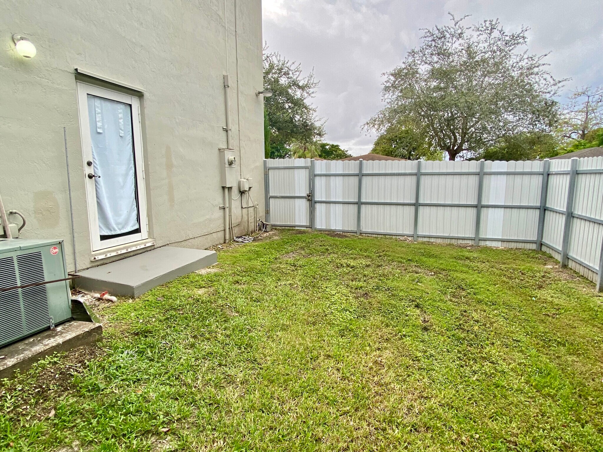 Building Photo - 18951 SW 113th Plz