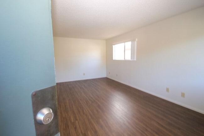 Building Photo - 2596 Sextant Ave