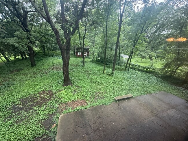 Building Photo - Three Bedroom - Two Bathroom Rambler in Bu...