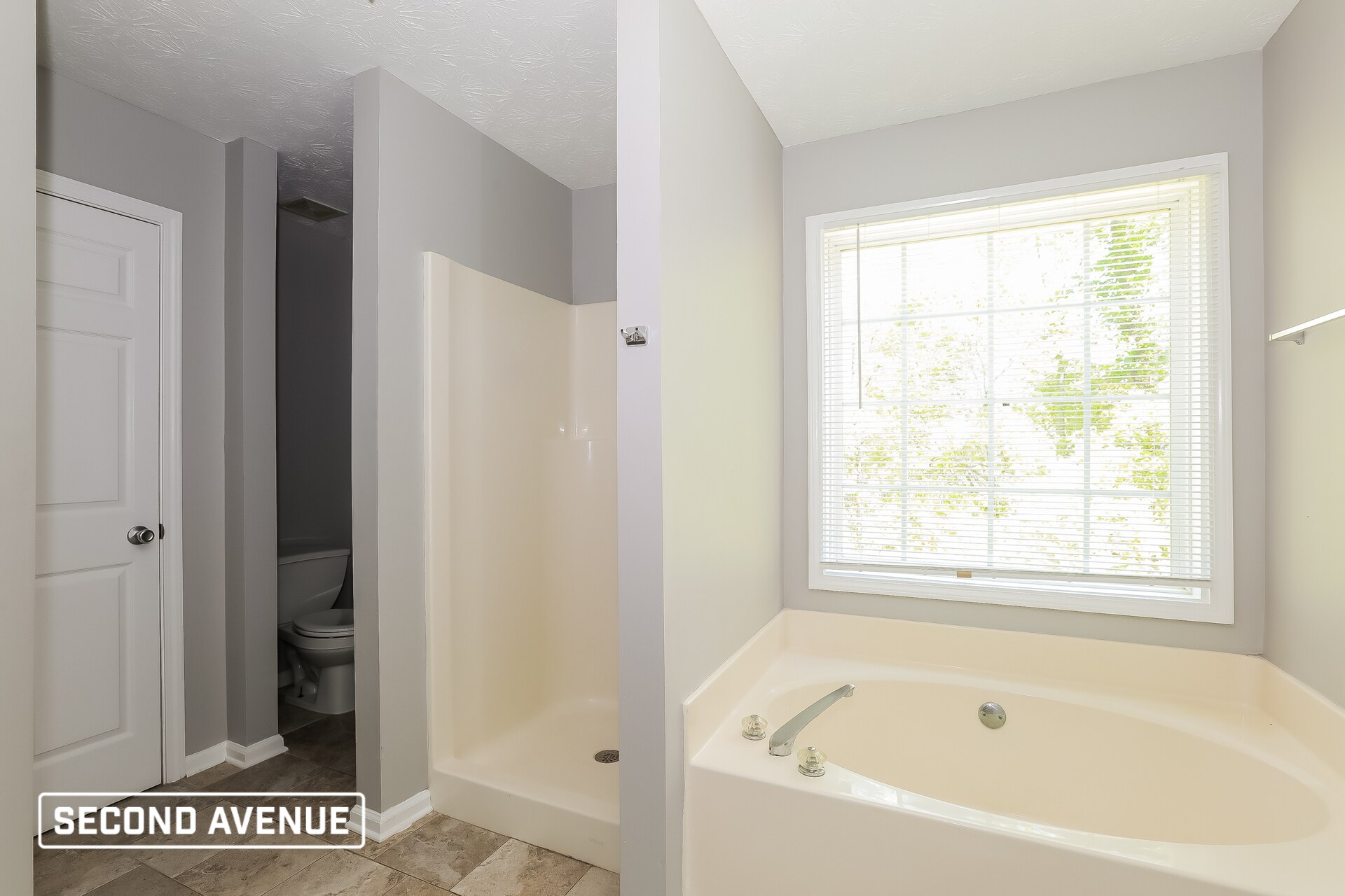 Building Photo - 512 Gatewood Dr