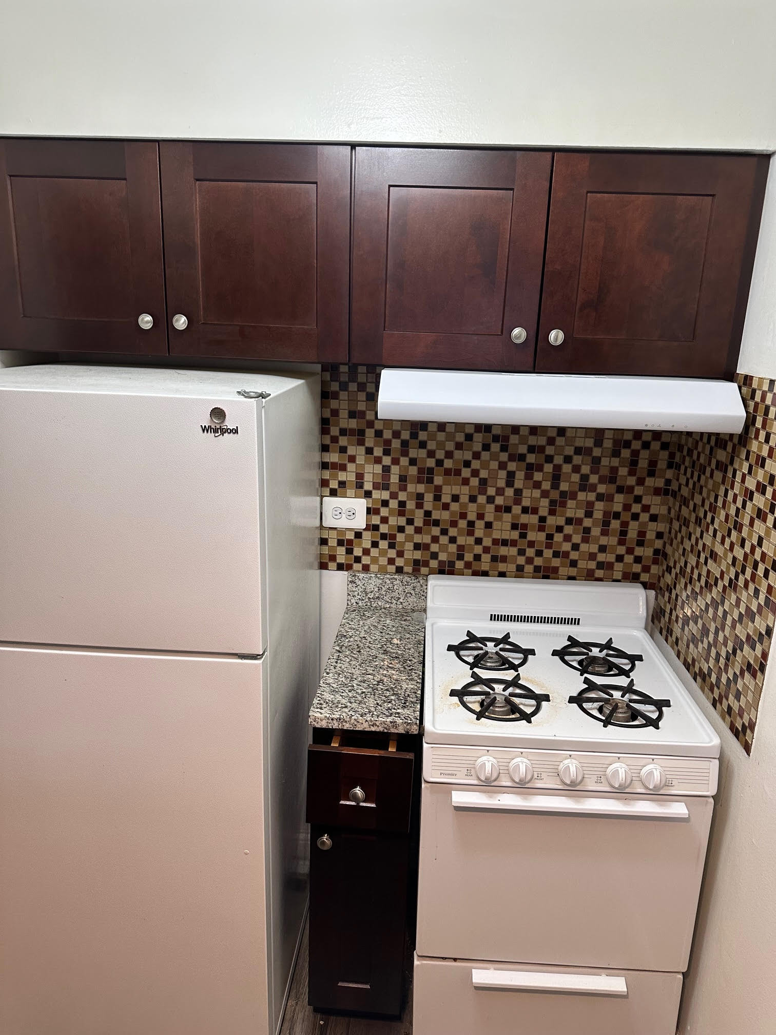 Building Photo - 3700 N Pine Grove Ave