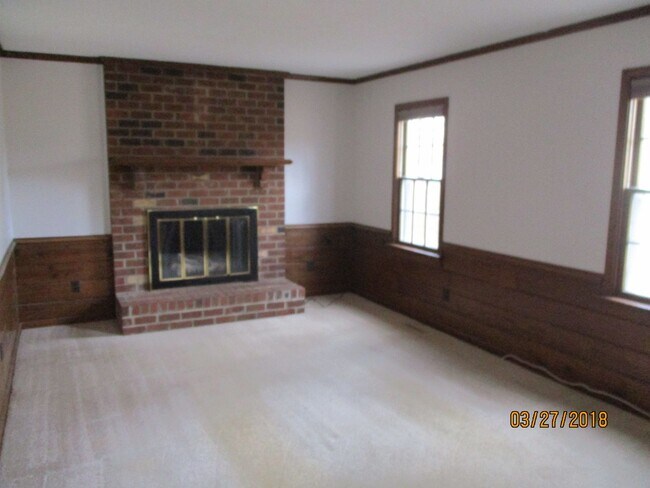 Building Photo - 4 bedroom home