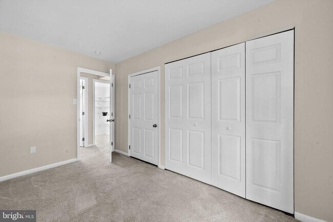 Building Photo - 11240 Chestnut Grove Square
