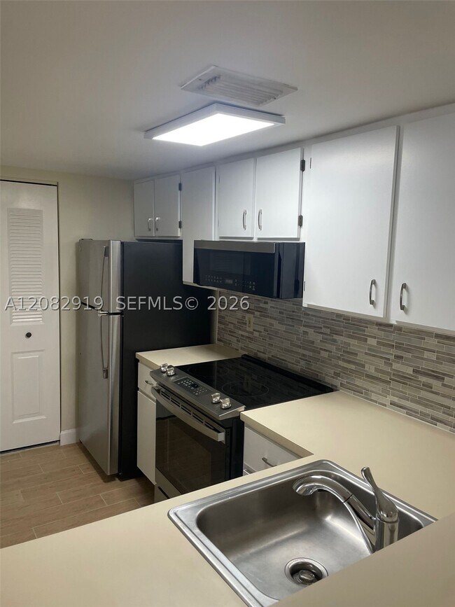 Building Photo - 10757 Cleary Blvd