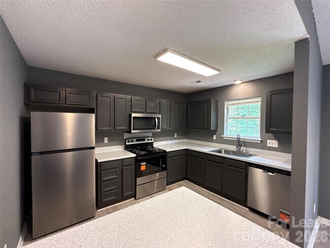 Building Photo - 11111 Meadow Bank Ln
