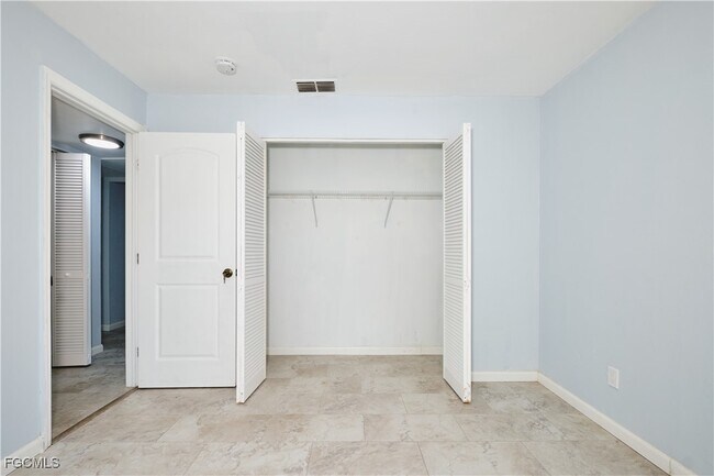 Building Photo - 824 Alderman St