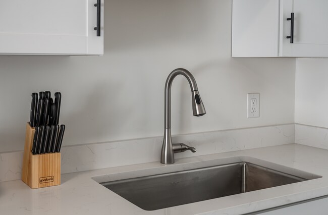 Building Photo - 8 Grove St