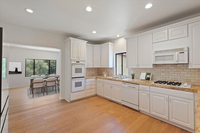 Building Photo - Renovated Single Family Home in Prime Wood...