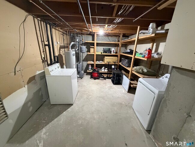 Building Photo - 60 Old Town Rd