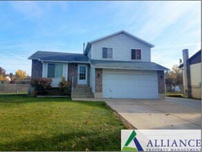 Building Photo - $1,800 Rent Credit! Spacious 5-Bed Clearfield Home with Garage & Fenced Yard