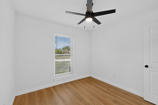 Building Photo - Gem In Flower Mound Waiting On You!!!