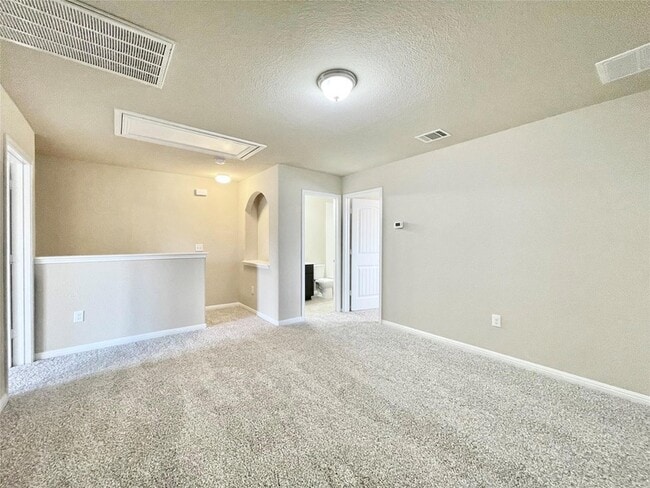 Building Photo - 415 Crater Lake Dr