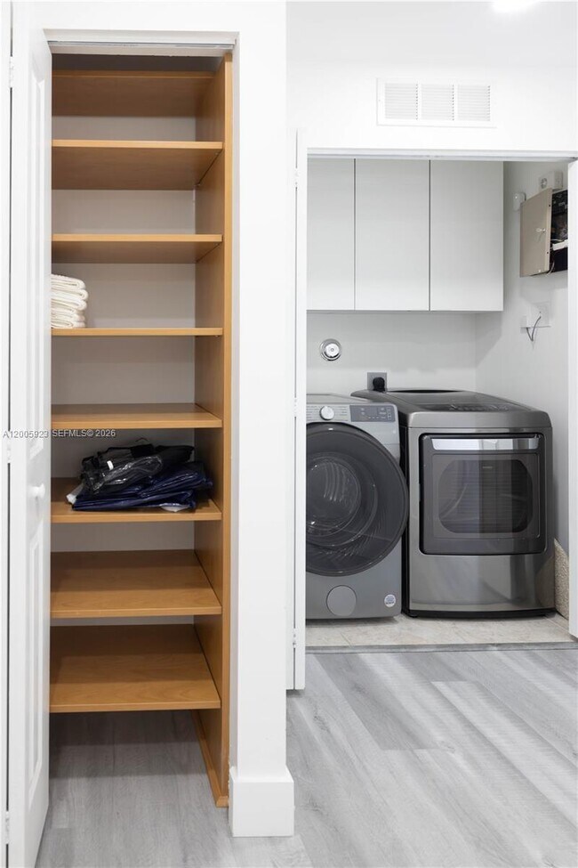 Building Photo - 345 NE 194th Ln