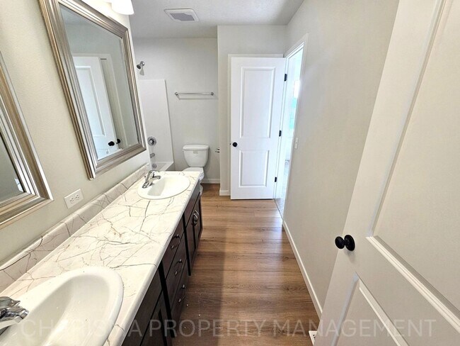 Building Photo - Tunis Drive Townhomes