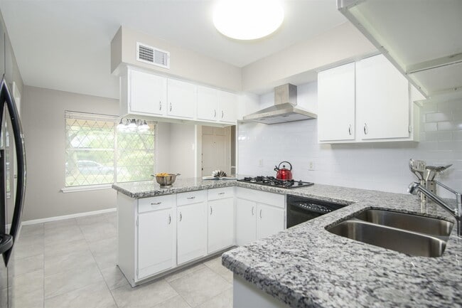 Building Photo - 9619 Rockhurst Dr