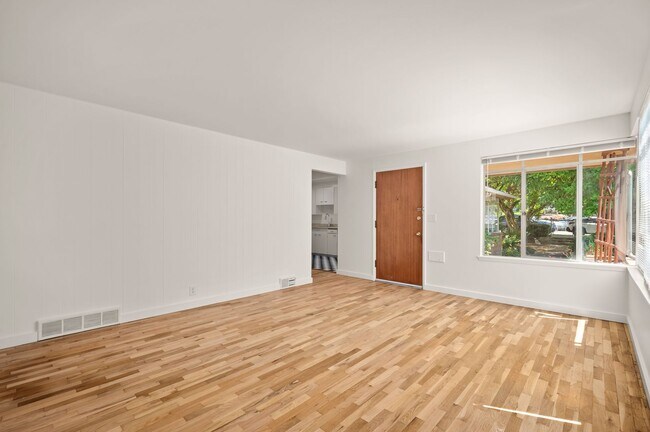 Building Photo - 4837 Fauntleroy Wy SW