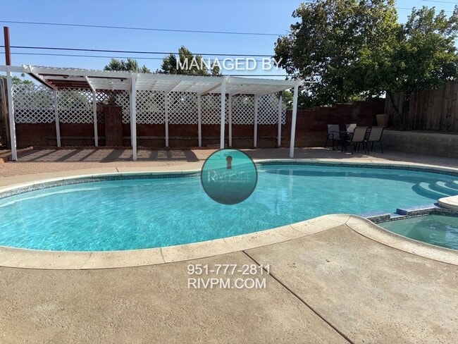 Building Photo - STUNNING POOL HOME IN MORENO VALLEY!! SOLAR INCLUDED!!