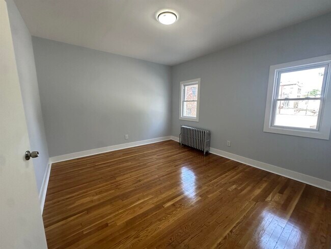 Building Photo - 707 New York Ave