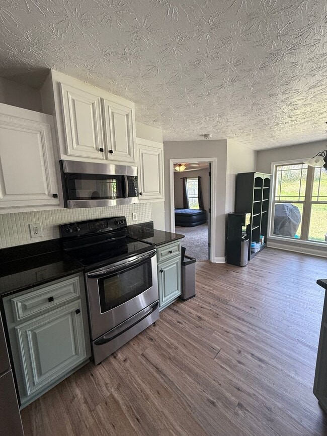 Building Photo - 3/2 1-level Phenix City home