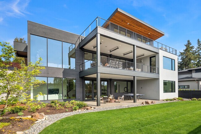 Building Photo - 7Bd/6Ba Bellevue Home