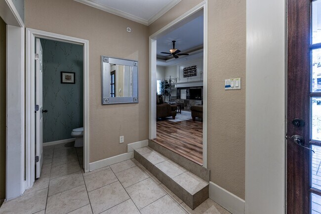 Building Photo - 422 River Oaks Dr