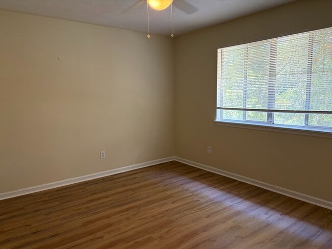 Building Photo - 1819 Salmon Dr