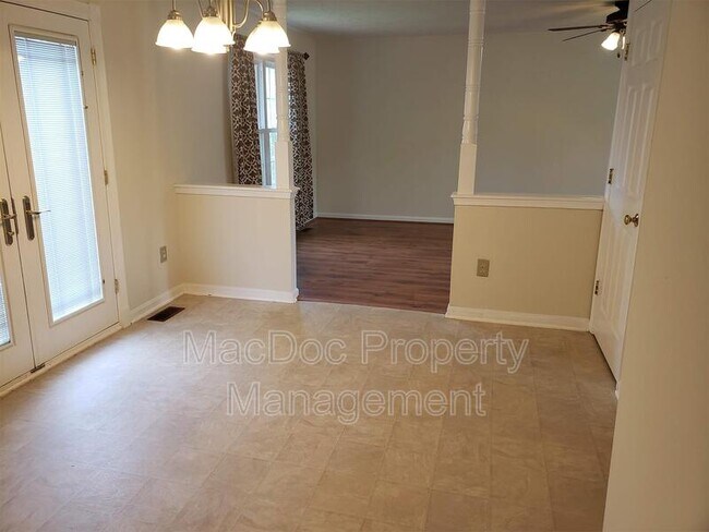Building Photo - 7620 Regency Glen Dr