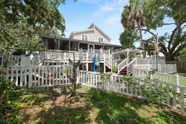 Building Photo - 9934 Peninsular Dr