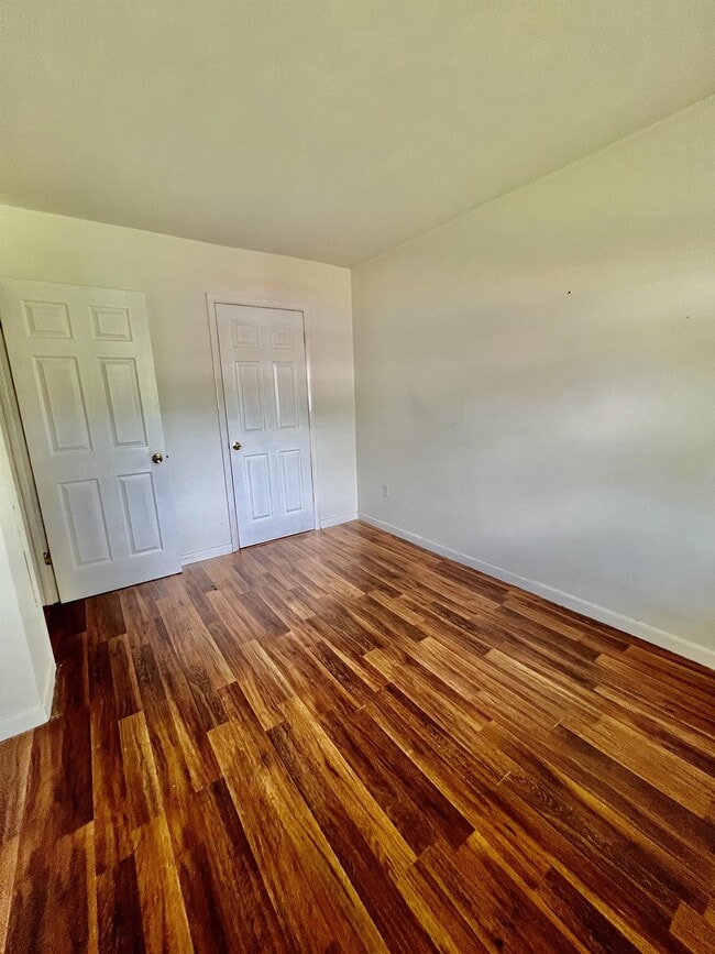 Building Photo - 10 Dorsey Ln