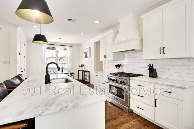 Building Photo - 299 Wilkinson Pl