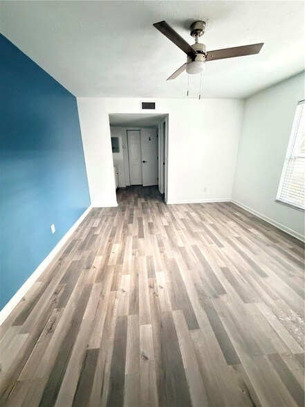 Building Photo - 5920 7th Ave W