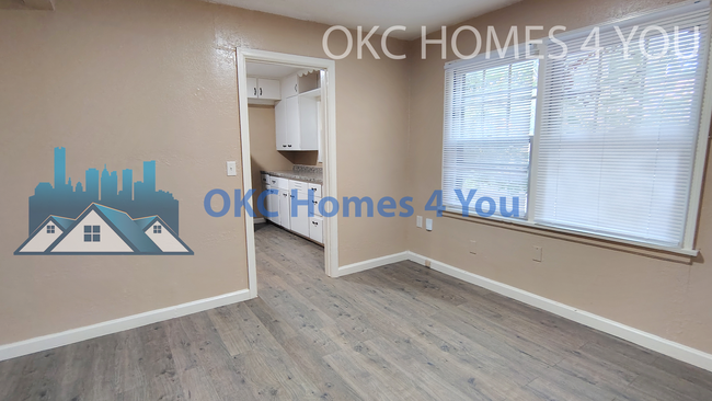 Building Photo - Move In Special!  3 Bedroom, 1 Block South...