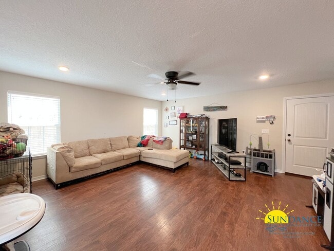 Building Photo - Beautiful 3 Bedroom Home in Crestview!